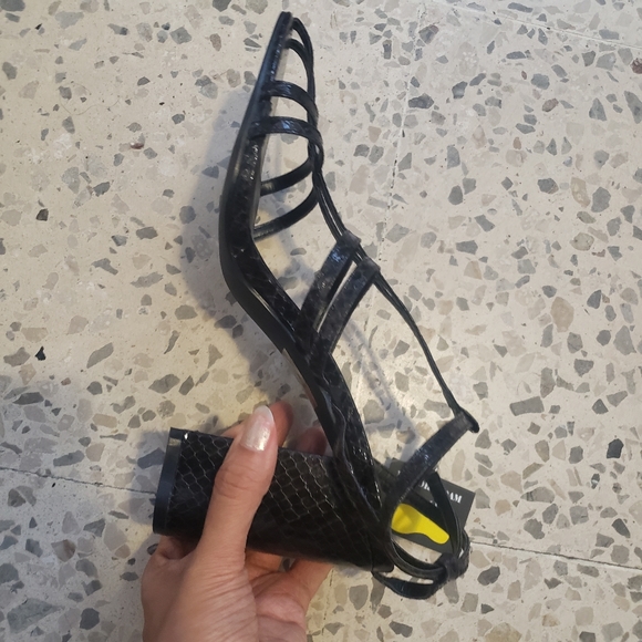 Fashion Nova- Snake skin Strappy Block heel - Picture 4 of 8